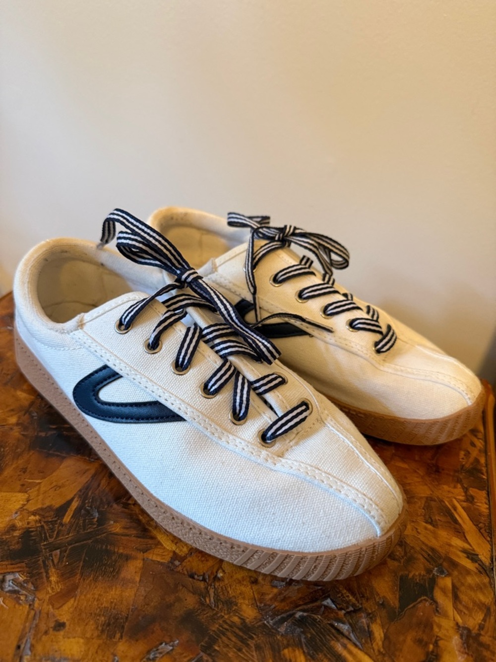 Tretorn Nylite Canvas Sneaker White and Navy Blue Gum size 8.5, 8621633